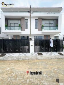 4 Bedroom Semi-detached duplex In Ikota