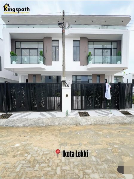 4 Bedroom Semi-detached duplex In Ikota