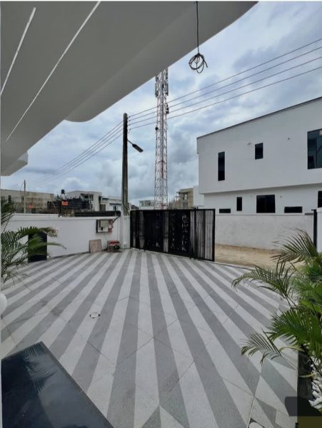 4 Bedroom Semi-detached duplex In Ikota