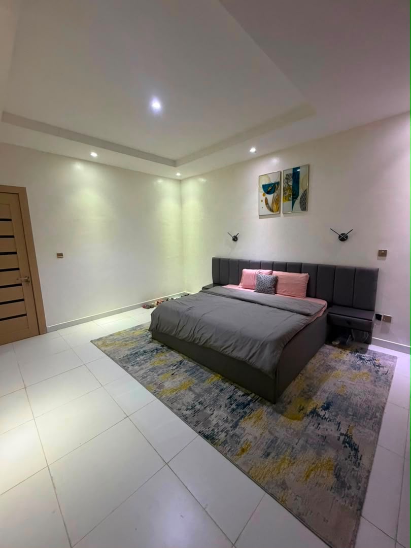 3 Bedroom Apartment And BQ