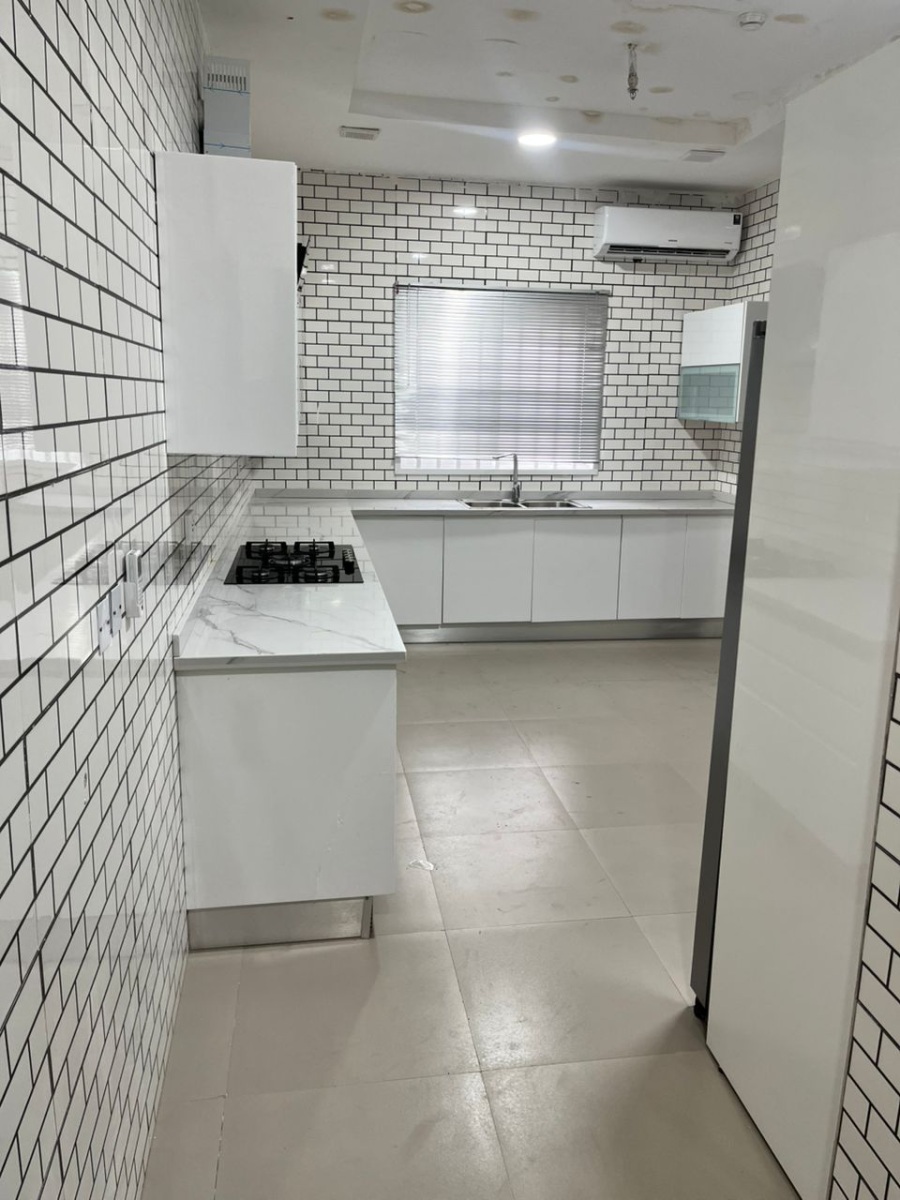 SPACIOUS 2 BEDROOM And 3 BEDROOM APARTMENTS