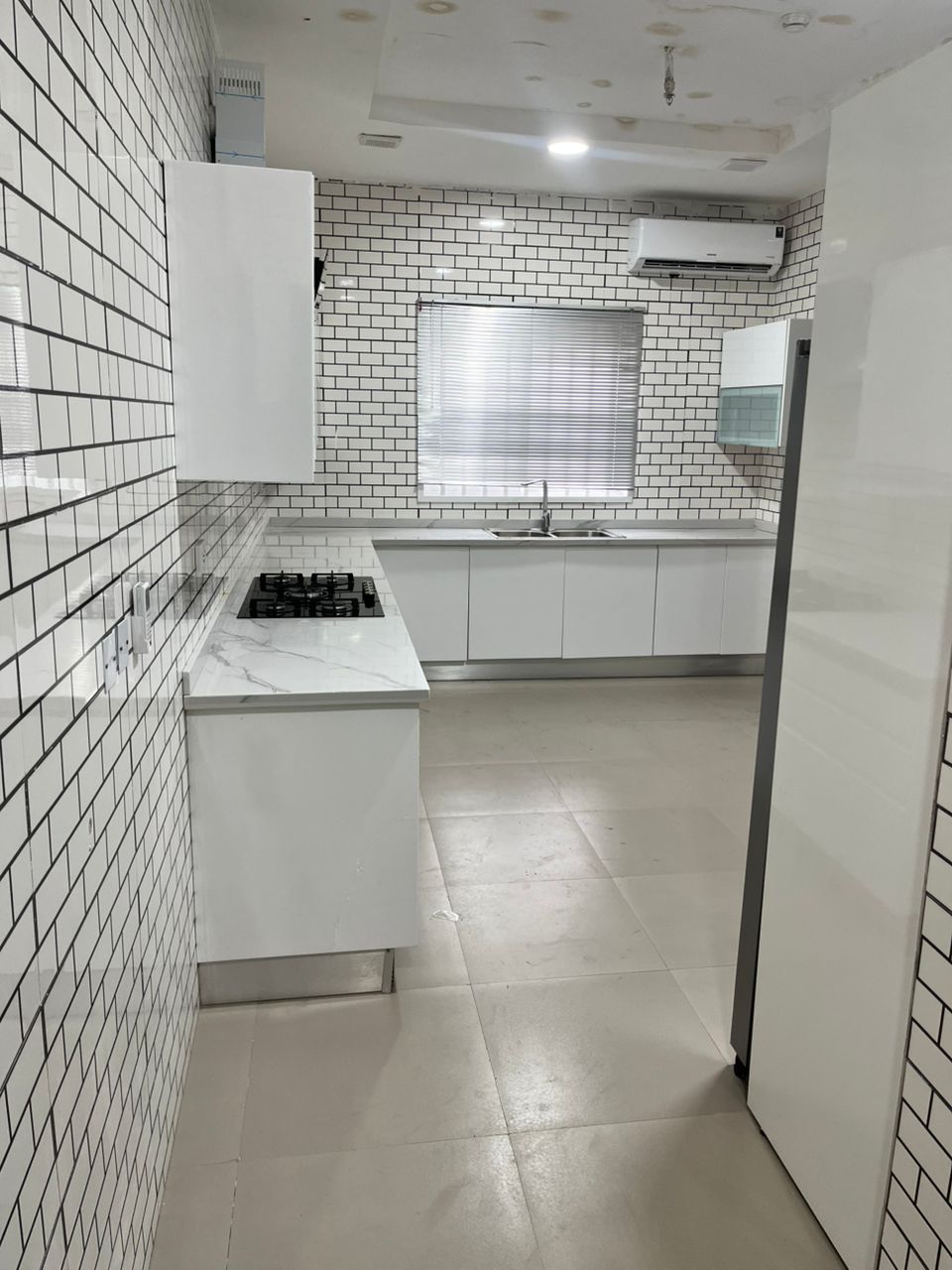SPACIOUS 2 BEDROOM And 3 BEDROOM APARTMENTS