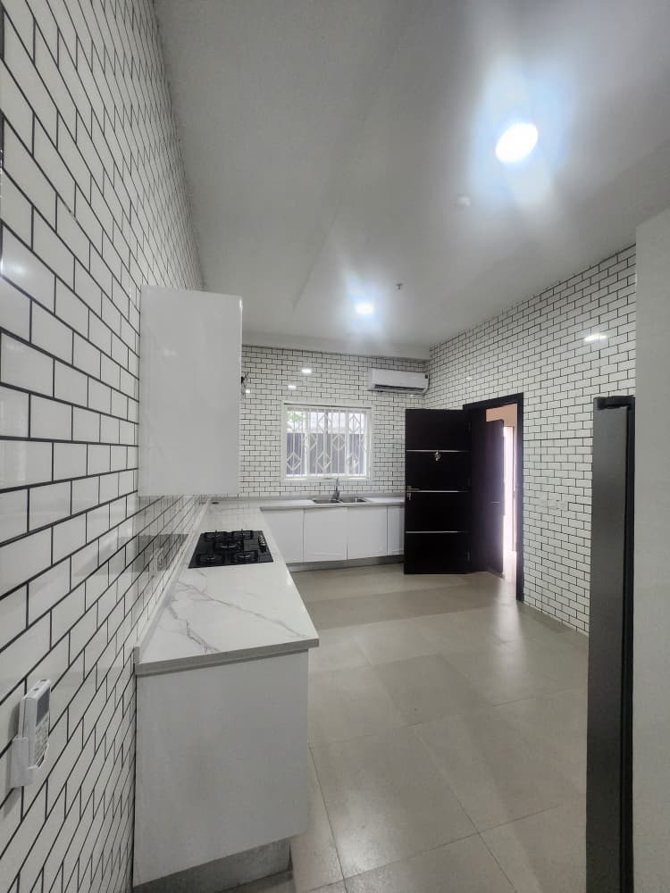 SPACIOUS 2 BEDROOM And 3 BEDROOM APARTMENTS