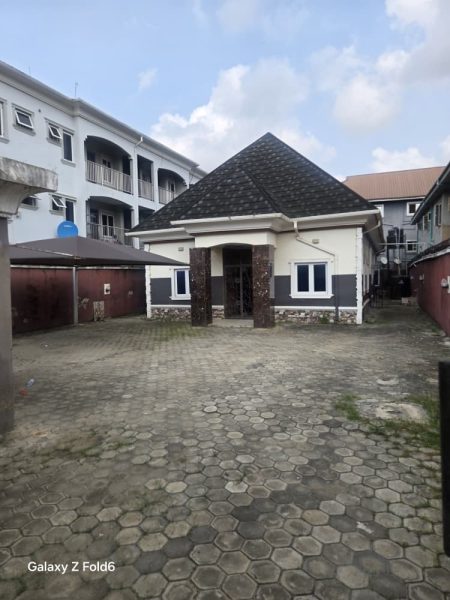 5-Bedroom Bungalow in Okota