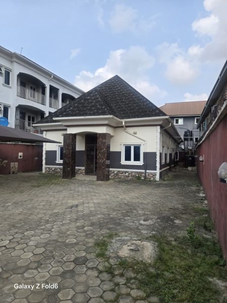 5-Bedroom Bungalow in Okota