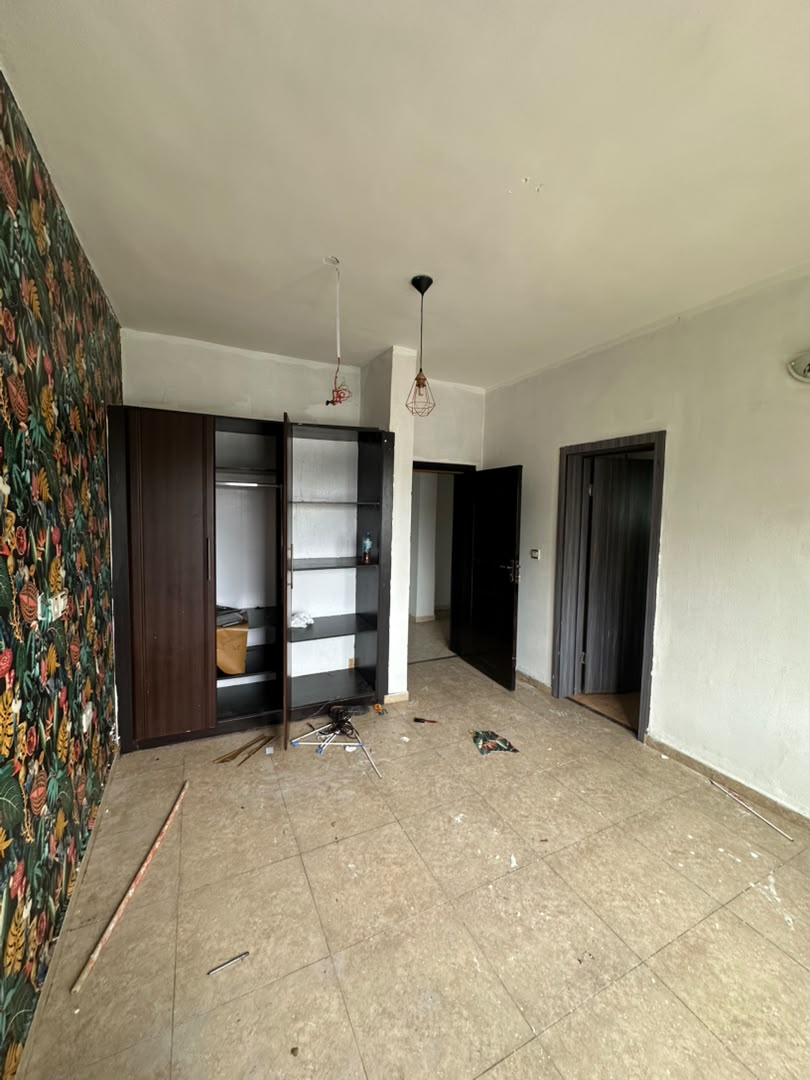 FULLY SERVICED 3 BEDROOM APARTMENT