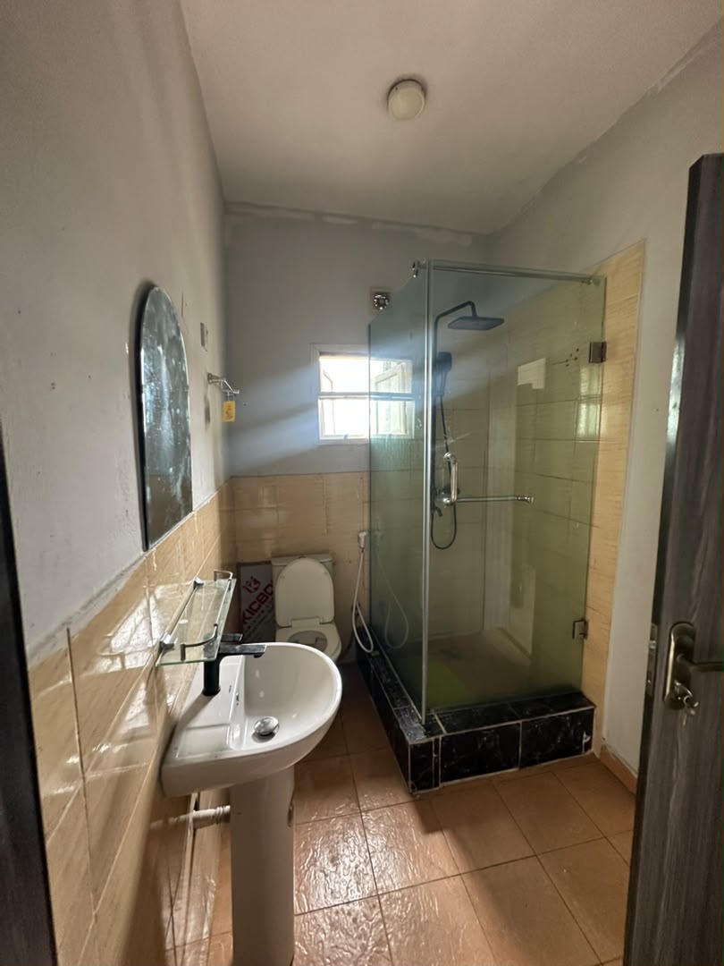 FULLY SERVICED 3 BEDROOM APARTMENT