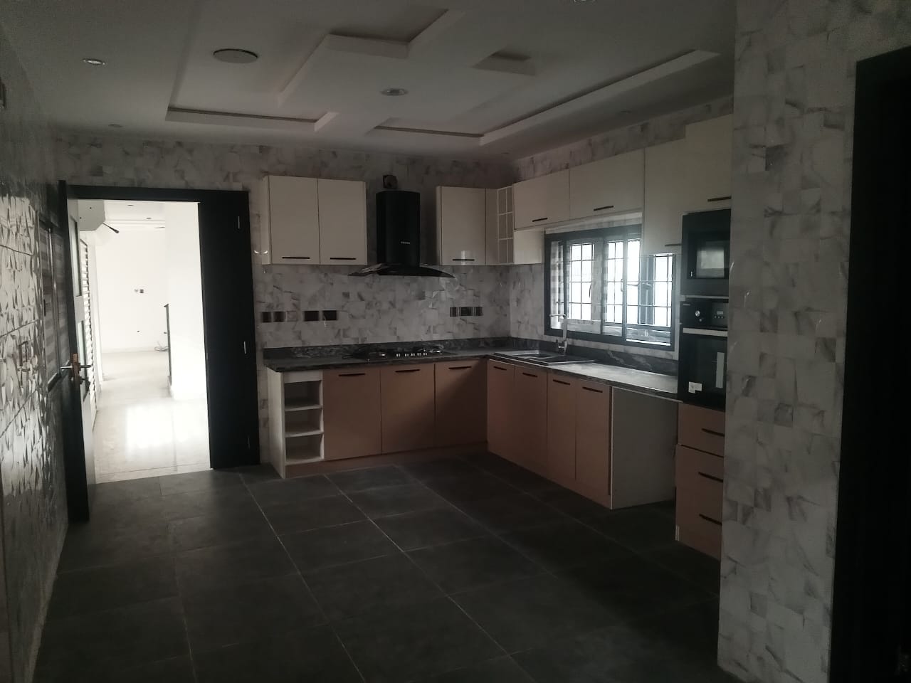 5 Bedroom Fully Detached House with BQ