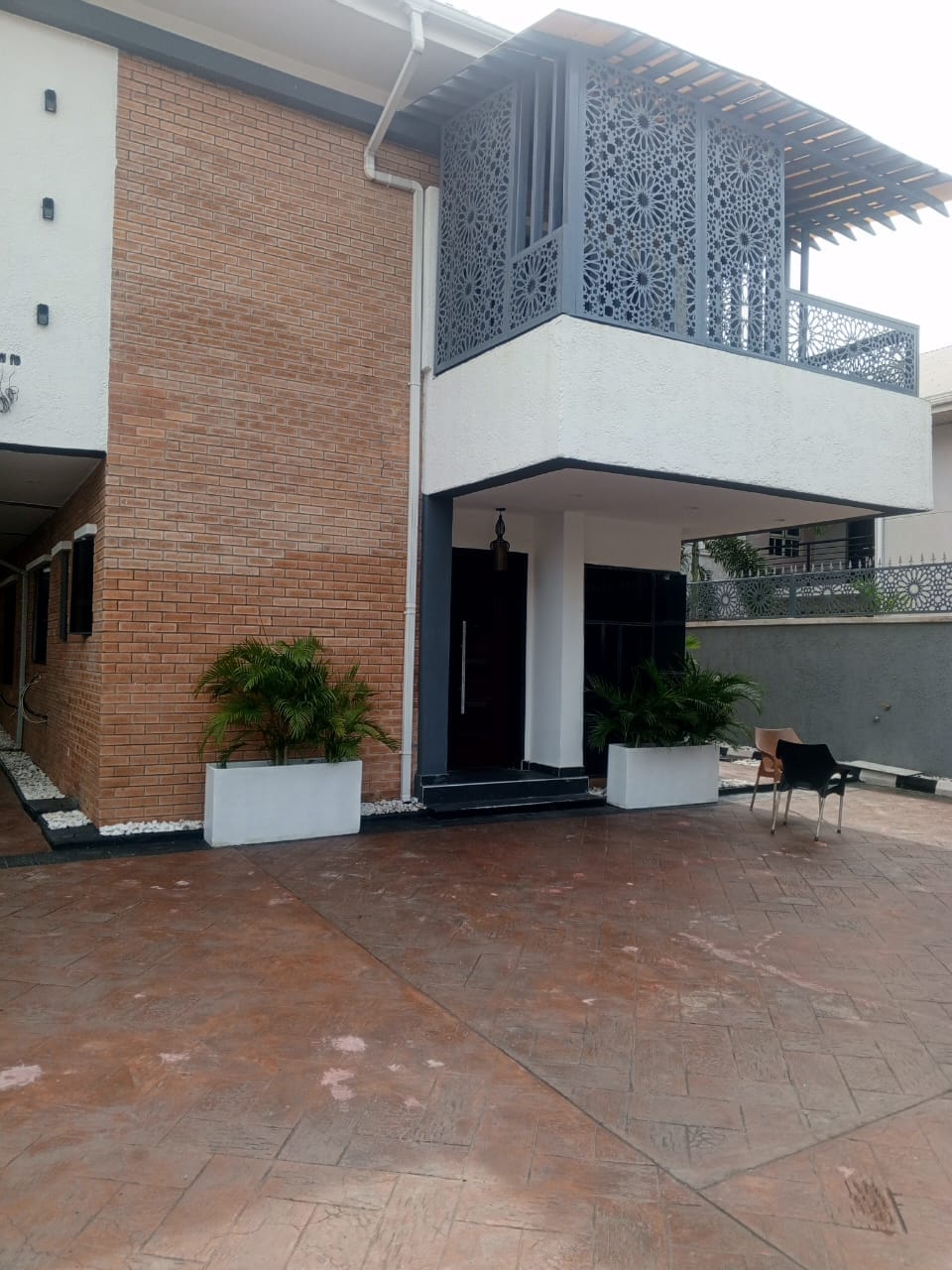 5 Bedroom Fully Detached House with BQ