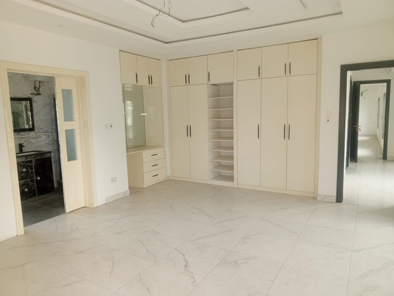 5 Bedroom Fully Detached House with BQ