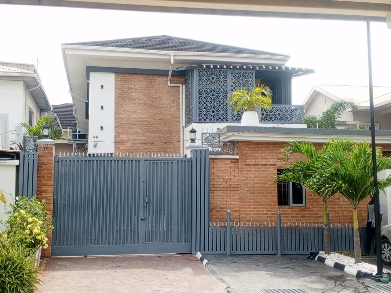 5 Bedroom Fully Detached House with BQ