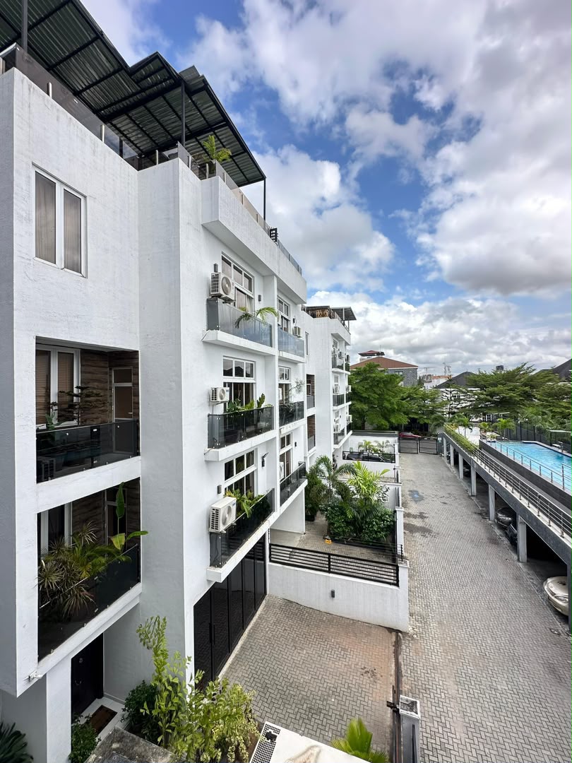 3 BEDROOM BANANA ISLAND