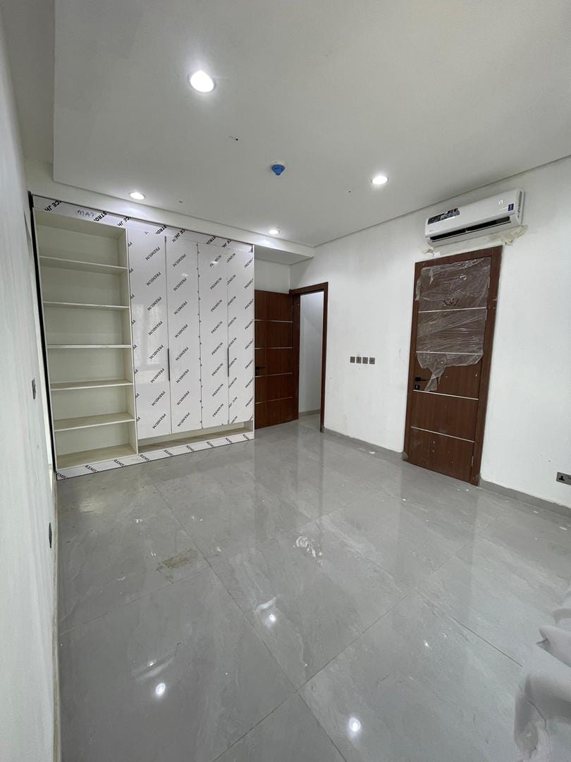 6 Bedroom Fully Detached Duplex with Pool, Gym And Study Room