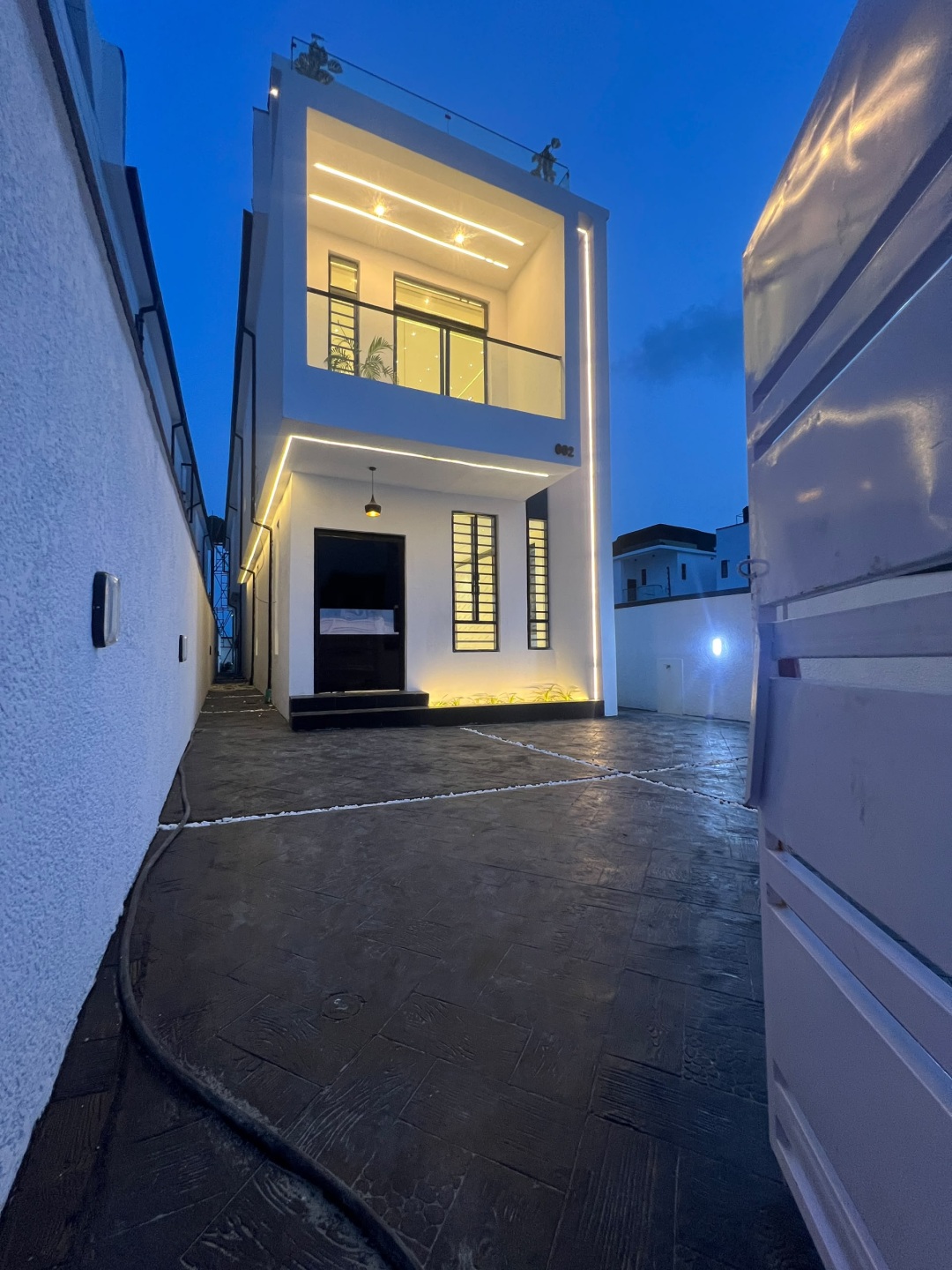 Fully Furnished One Bedroom and Parlor (Mini-flat)