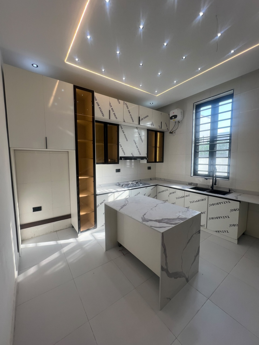 Fully Furnished One Bedroom and Parlor (Mini-flat)