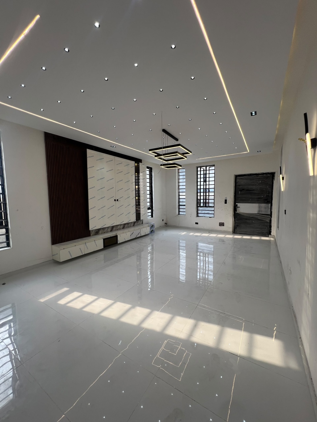 Fully Furnished One Bedroom and Parlor (Mini-flat)