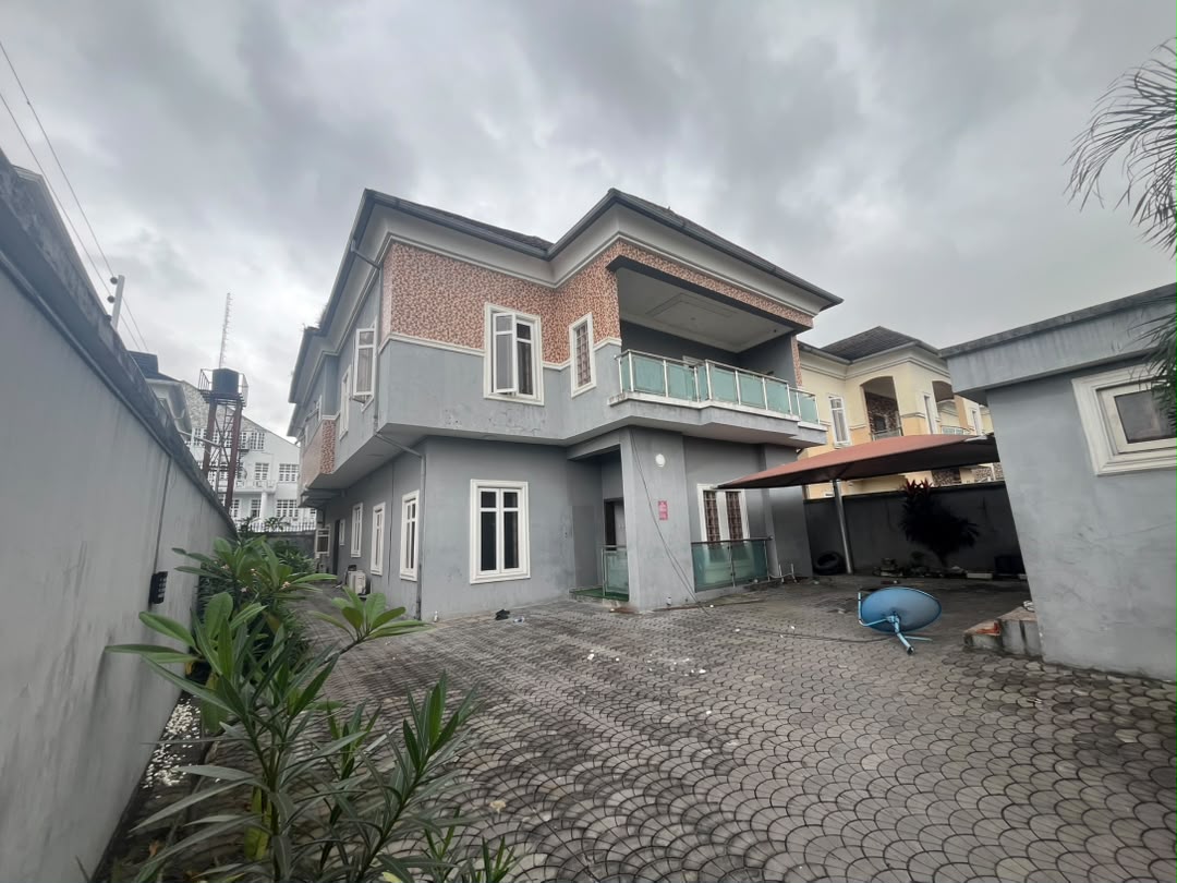 5 Bedroom Detached House With A Room Service Quarters