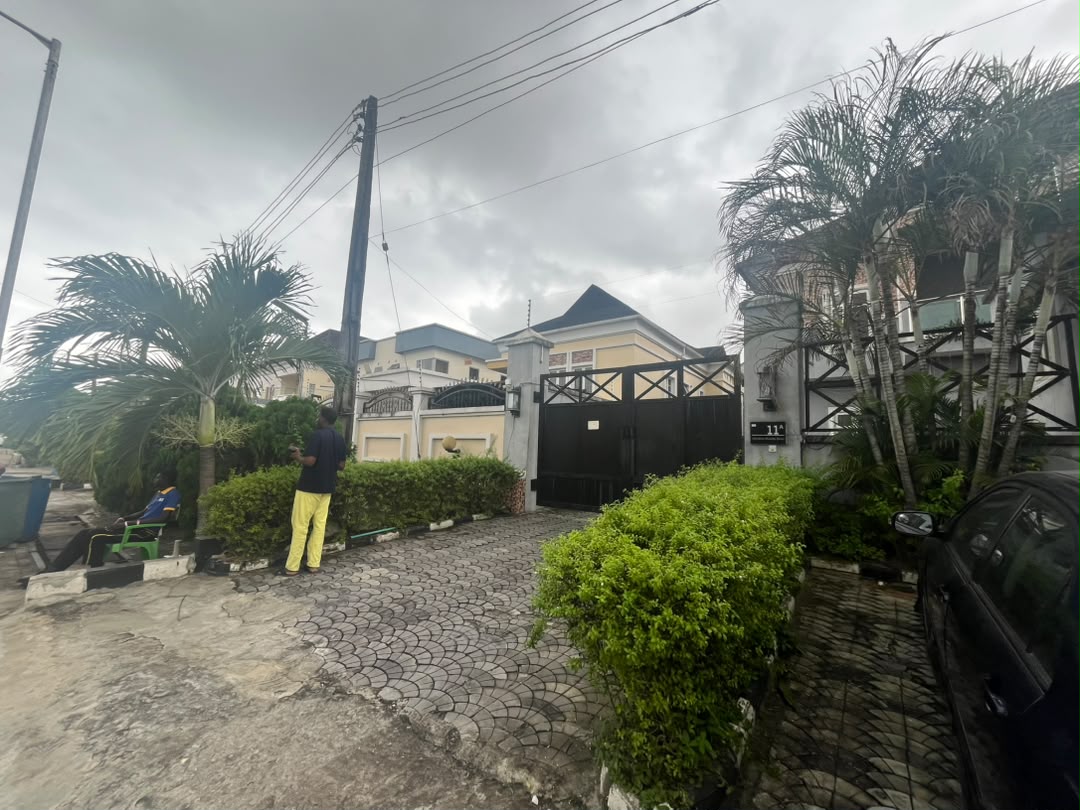 5 Bedroom Detached House With A Room Service Quarters