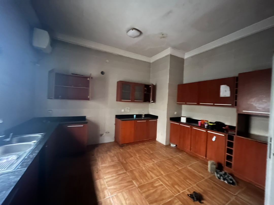 5 Bedroom Detached House With A Room Service Quarters