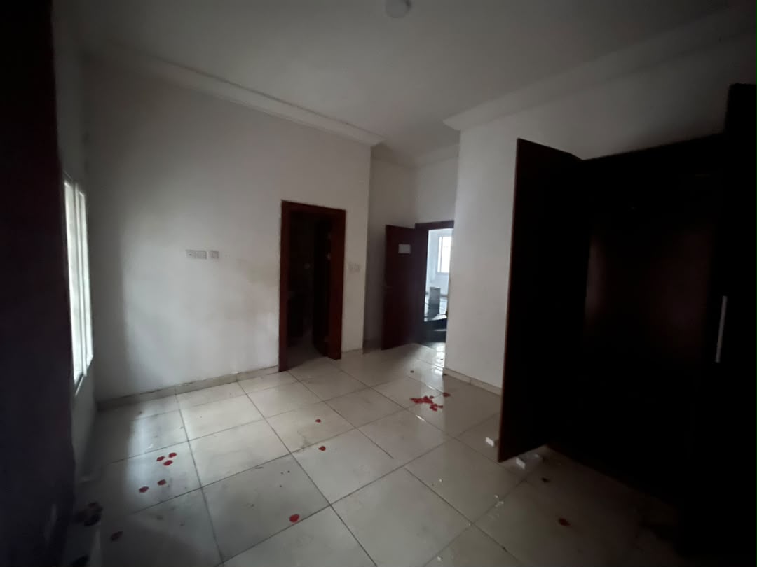 5 Bedroom Detached House With A Room Service Quarters