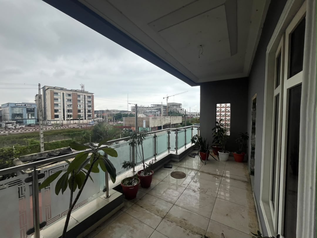 5 Bedroom Detached House With A Room Service Quarters