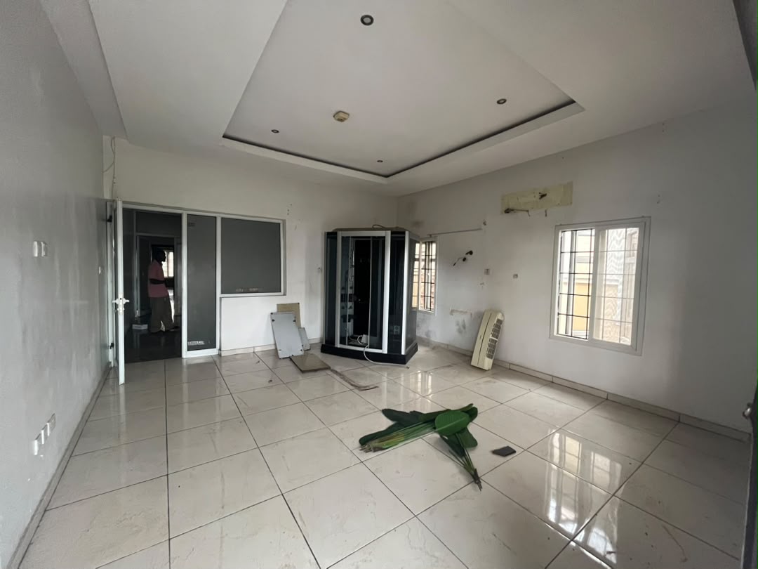 5 Bedroom Detached House With A Room Service Quarters