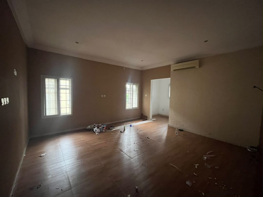 5 Bedroom Detached House With A Room Service Quarters