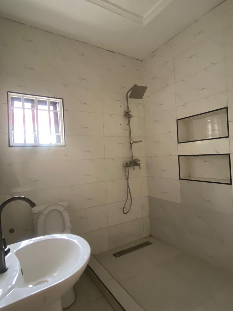 5 Bedroom Semi Detached House with BQ