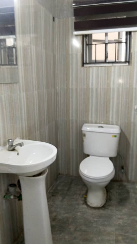 2 BEDROOM APARTMENT TO LET ON GROUND FLOOR