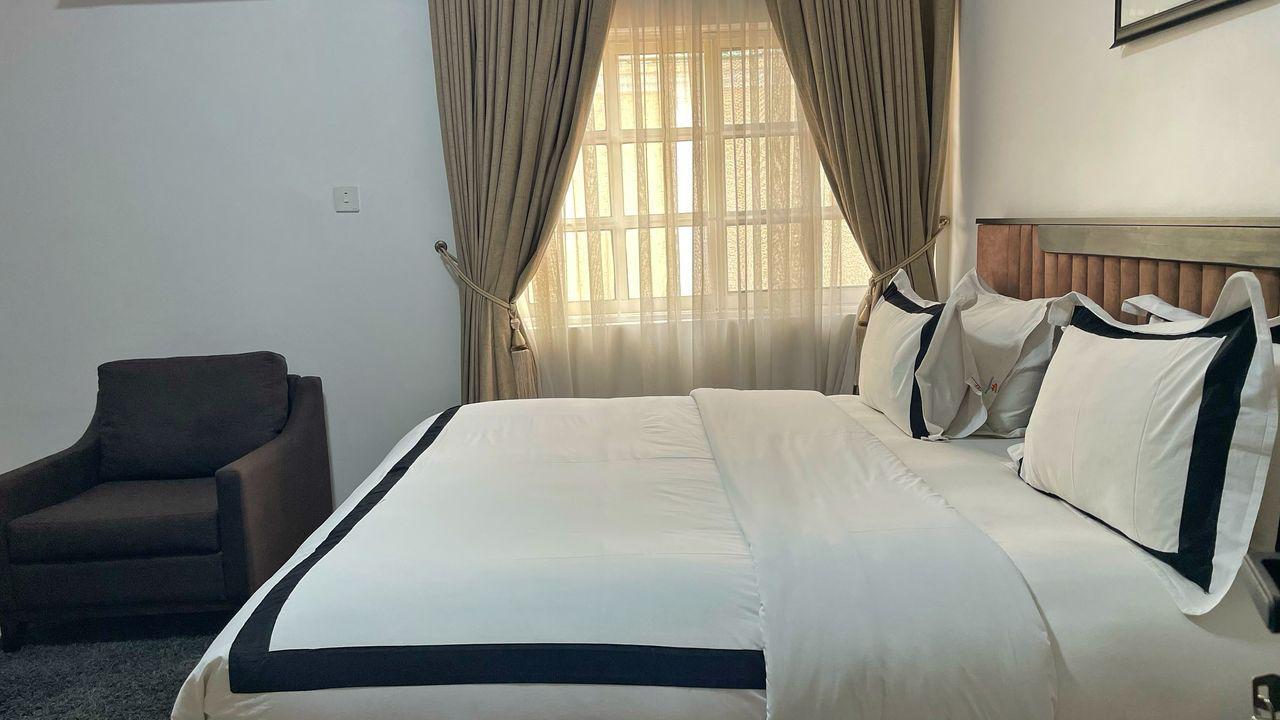 3 BEDROOM FURNISHED APARTMENT