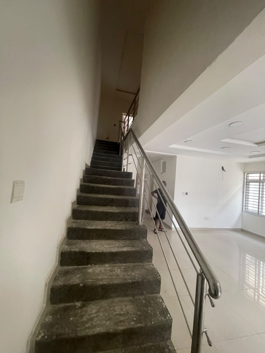 4 BEDROOM SEMI-DETACHED DUPLEX