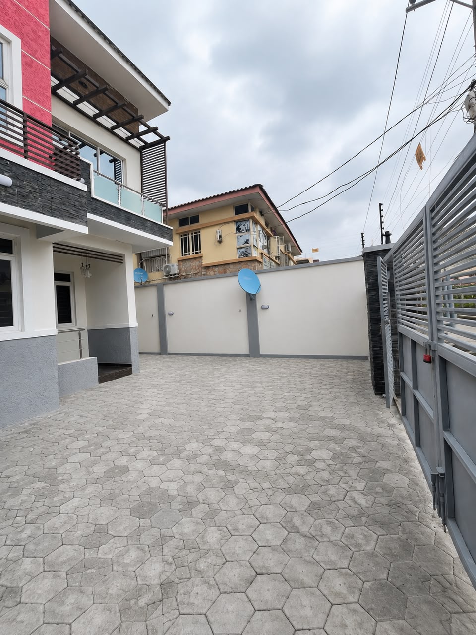 4 BEDROOM SEMI-DETACHED DUPLEX
