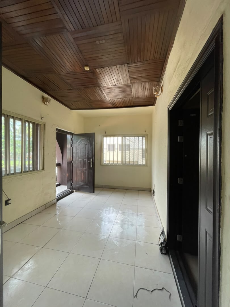 SPACIOUS 5 BEDROOM DUPLEX