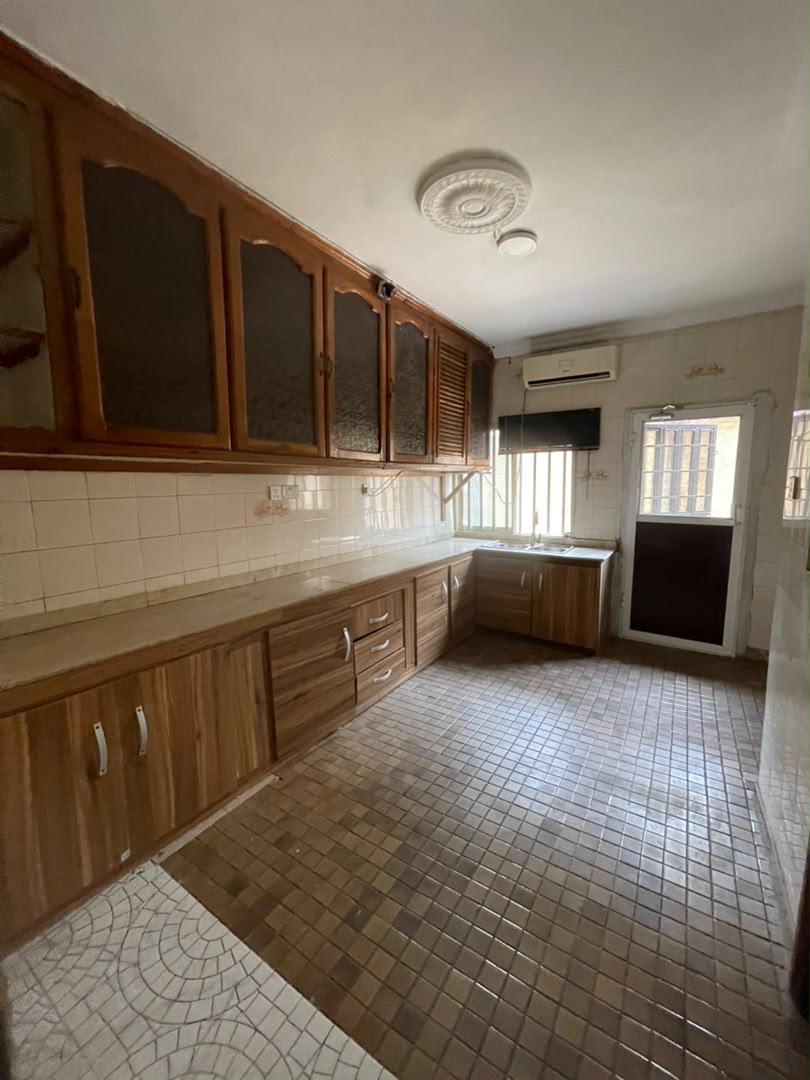SPACIOUS 5 BEDROOM DUPLEX