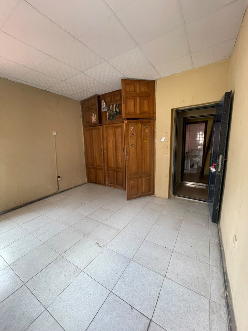 SPACIOUS 5 BEDROOM DUPLEX