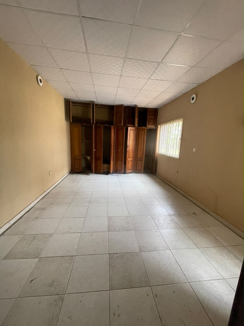 SPACIOUS 5 BEDROOM DUPLEX
