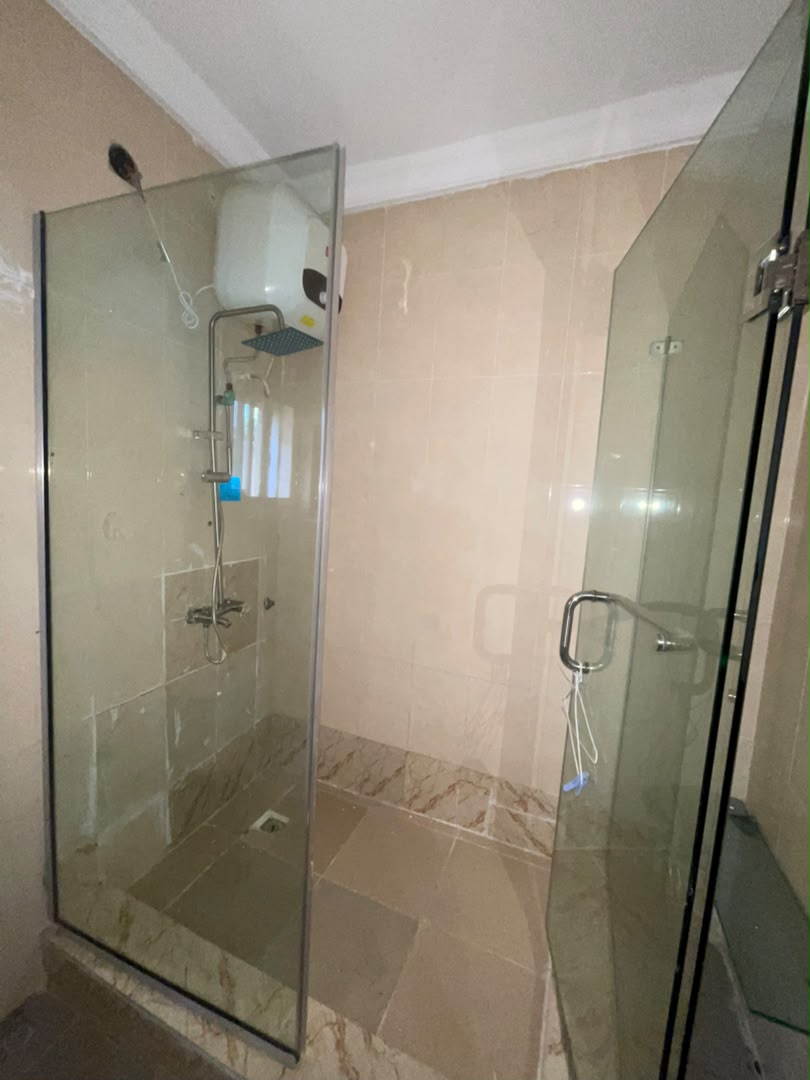 SPACIOUS 5 BEDROOM DUPLEX