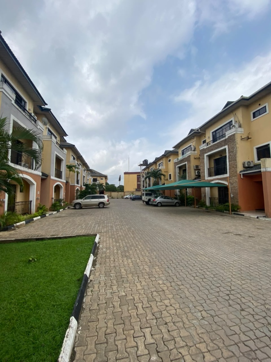 4 BEDROOM TERRACE DUPLEX WITH BQ