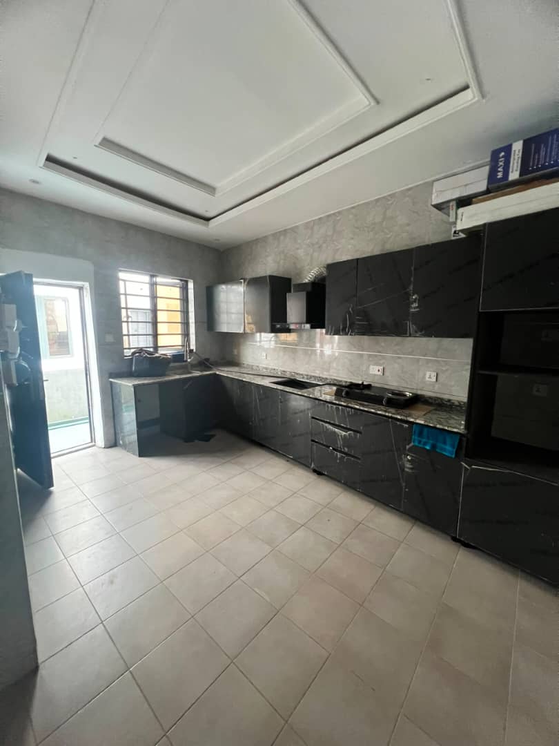 Spacious Studio Apartment Jakande Ologolo