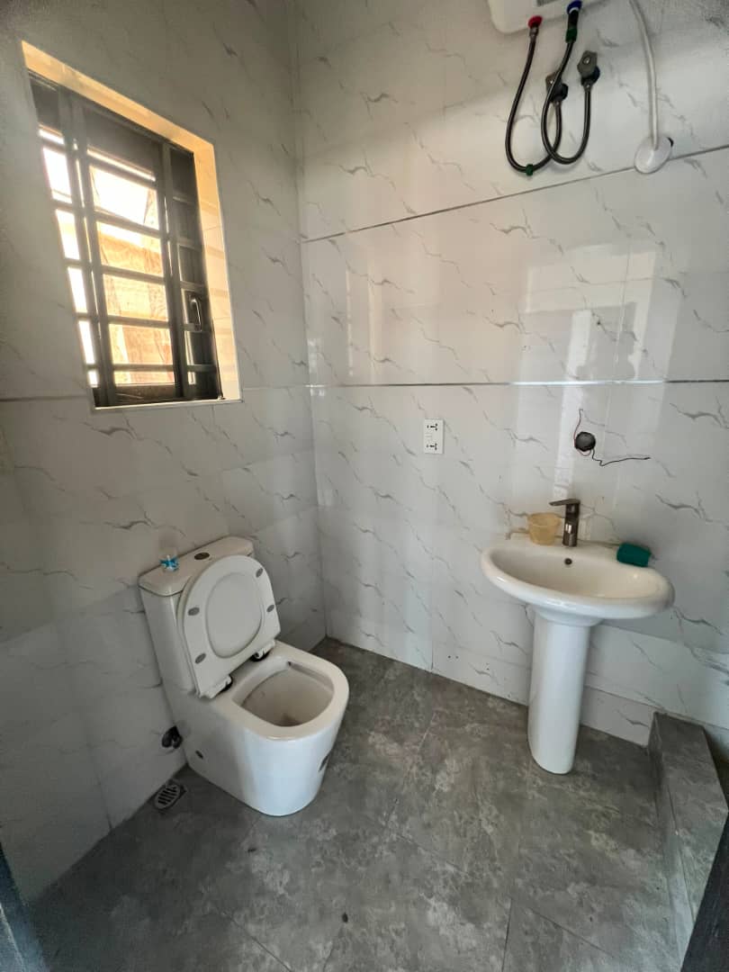 Spacious Studio Apartment Jakande Ologolo
