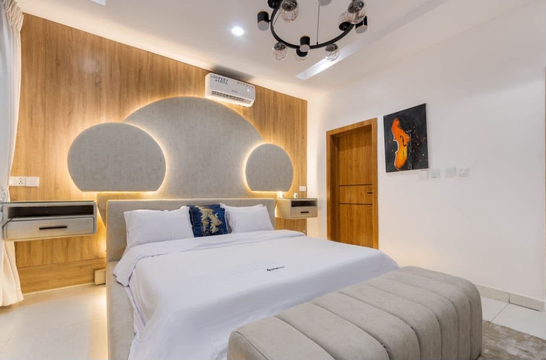 2 Bedroom Apartment in Lekki phase1 Admiralty way.