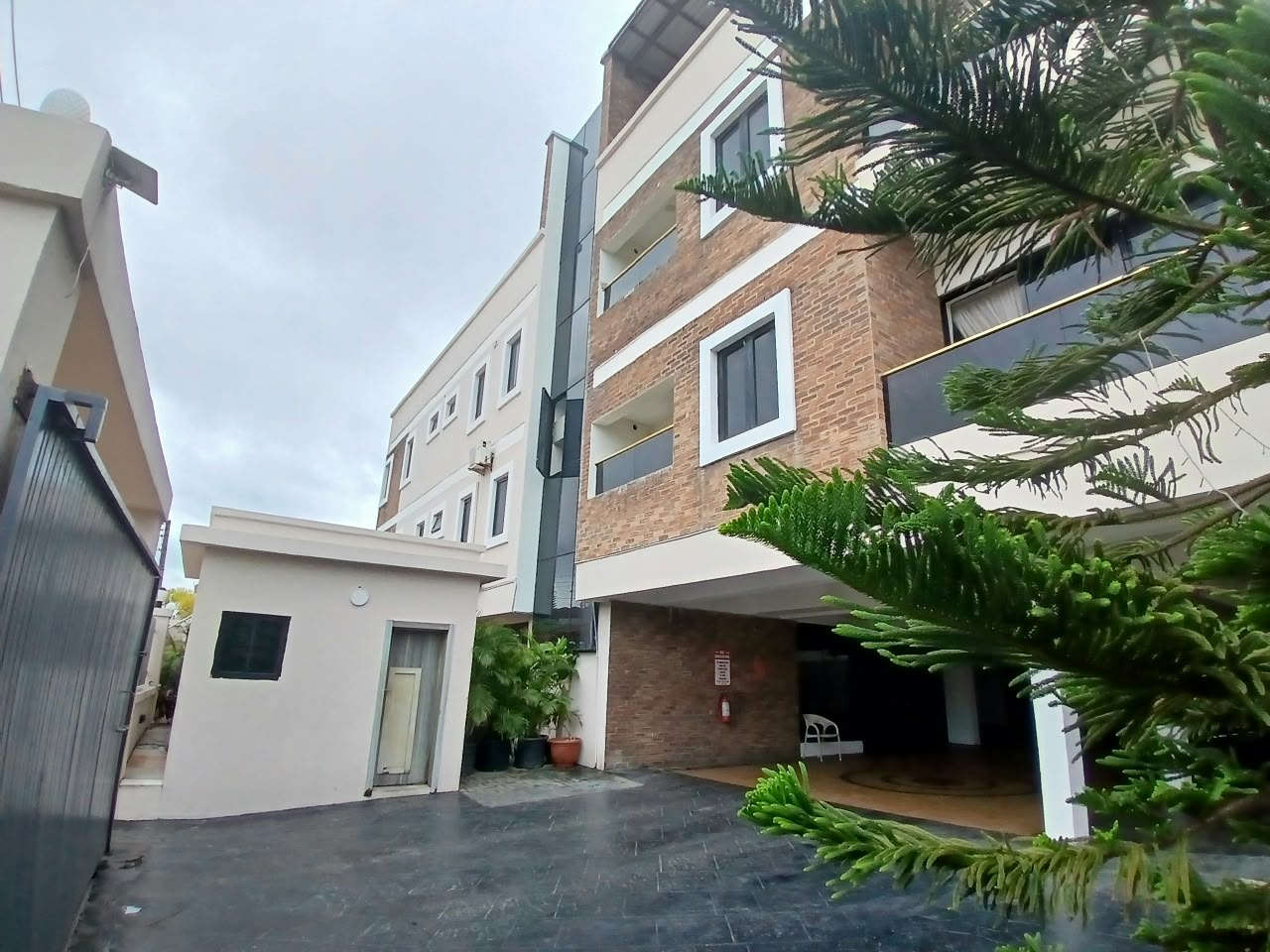 Multiple Units.1 And 2 Bedroom Residential Apartments In Awoyaya Lagos