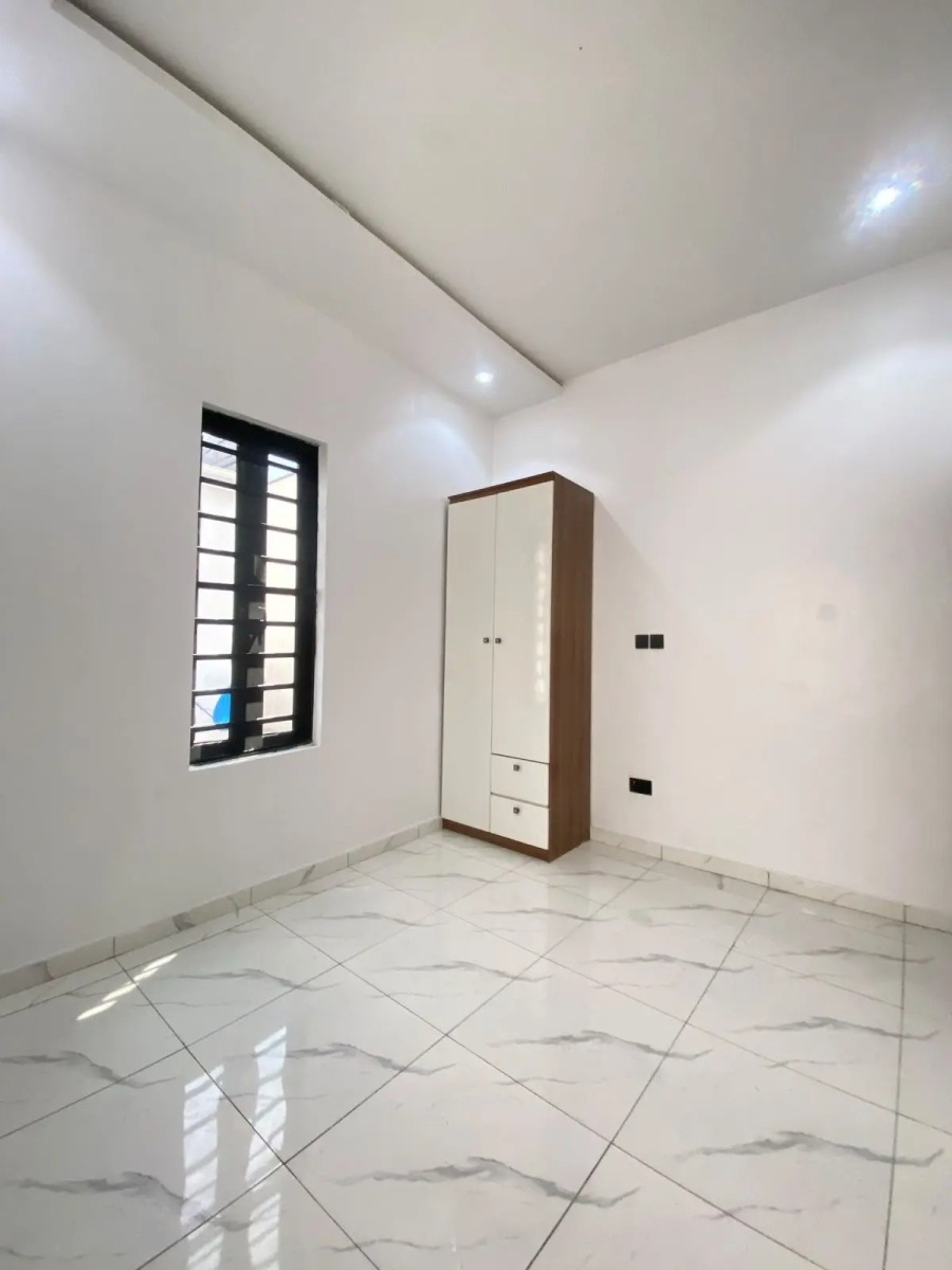 4 BEDROOM FULLY DETACHED DUPLEX WITH BQ