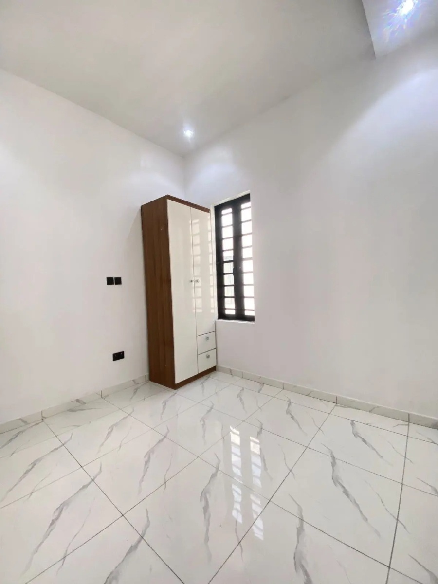 4 BEDROOM FULLY DETACHED DUPLEX WITH BQ