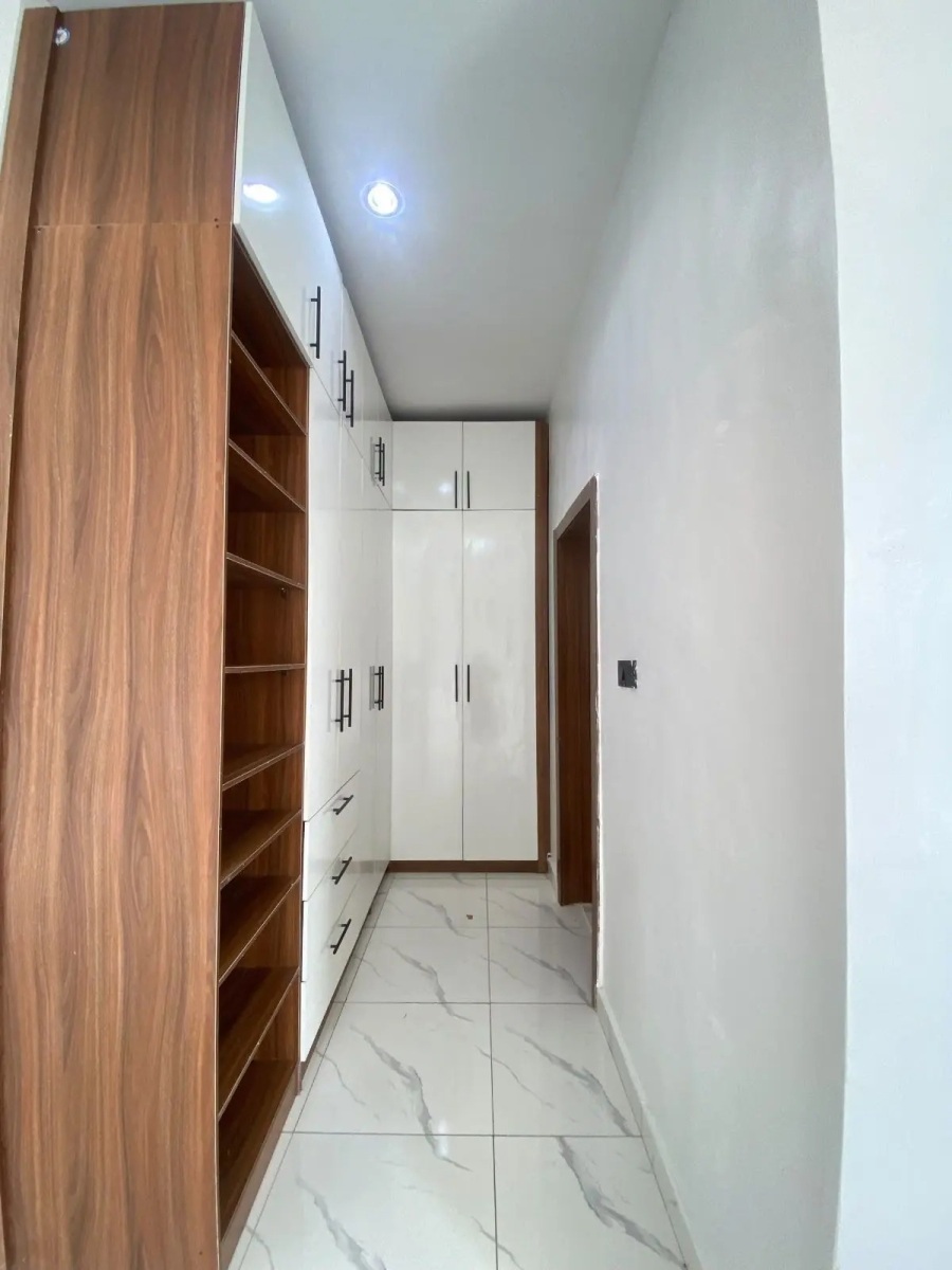 4 BEDROOM FULLY DETACHED DUPLEX WITH BQ