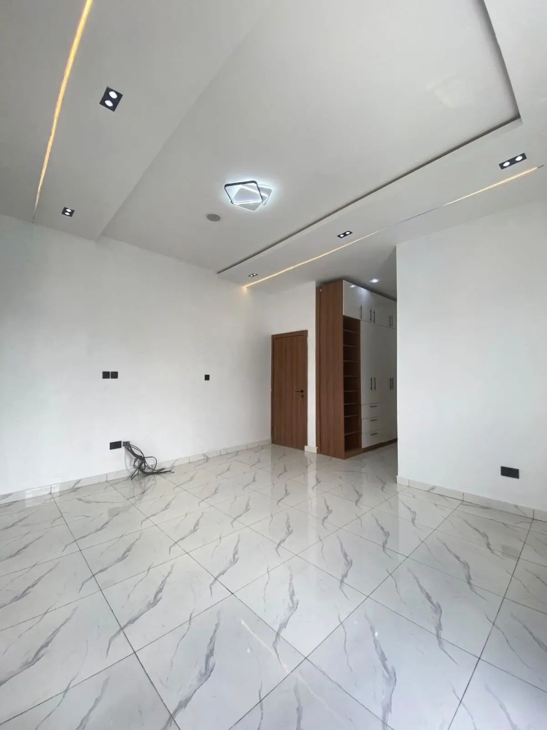 4 BEDROOM FULLY DETACHED DUPLEX WITH BQ