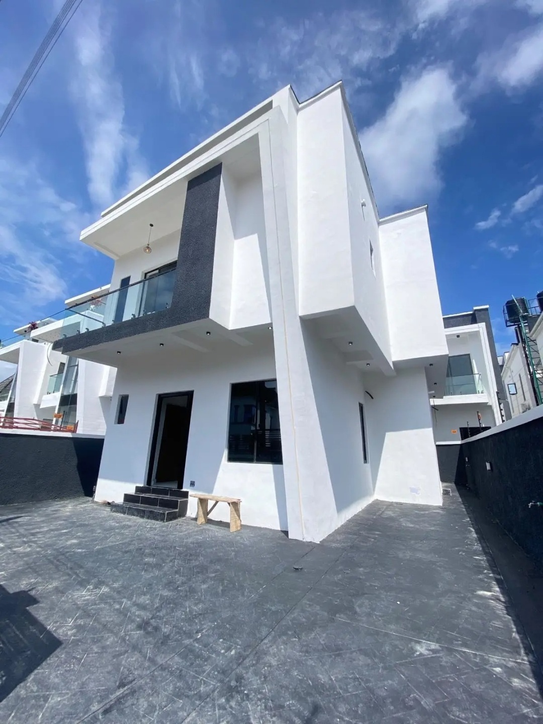 4 BEDROOM FULLY DETACHED DUPLEX WITH BQ