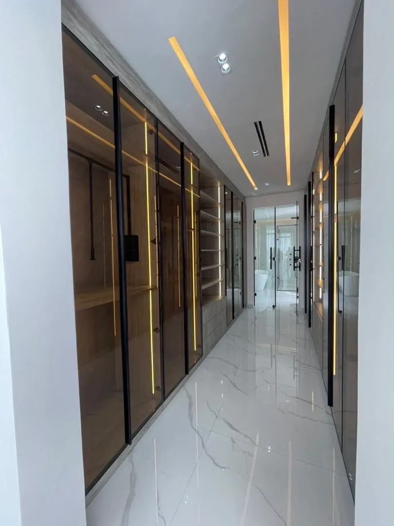 5 BEDROOM FULLY DETACHED DUPLEX