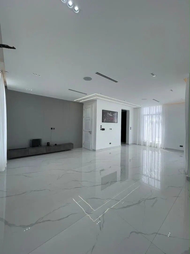 5 BEDROOM FULLY DETACHED DUPLEX