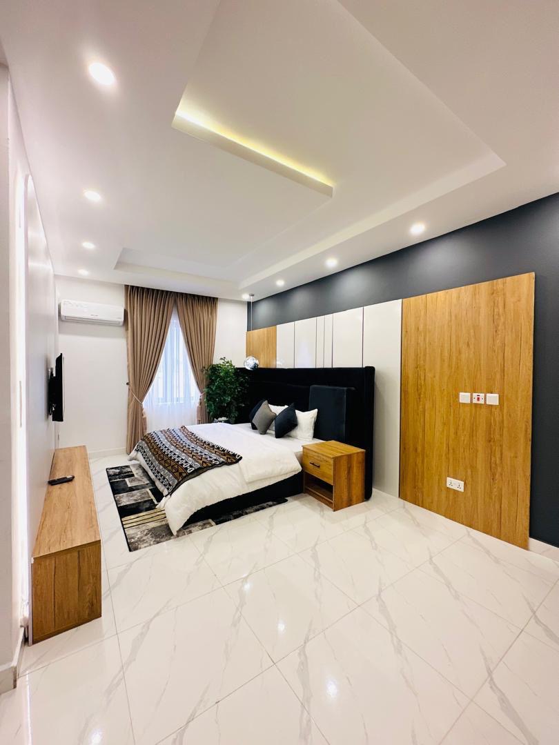 LUXURY 3 BEDROOM SERVICED APARTMENT IN IKATE
